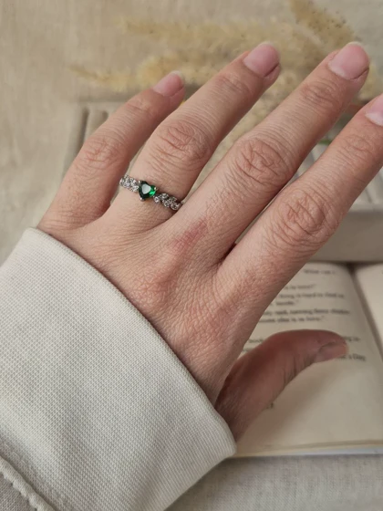 انگشتر جواهری فری سایز قلب سبز