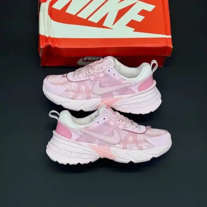 کفش نایک وی تو کی صورتی گل‌دار Nike V2K Pink Floral