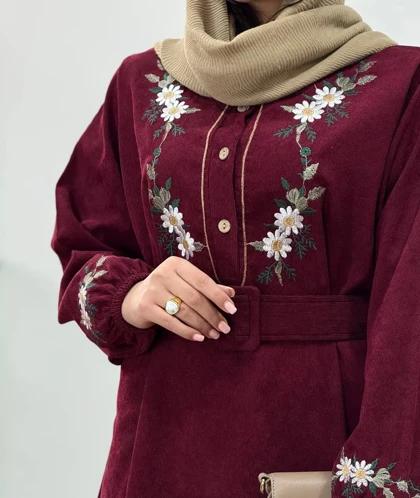 پیراهن مانتویی گلدوزی بابونه همراه با کمربند