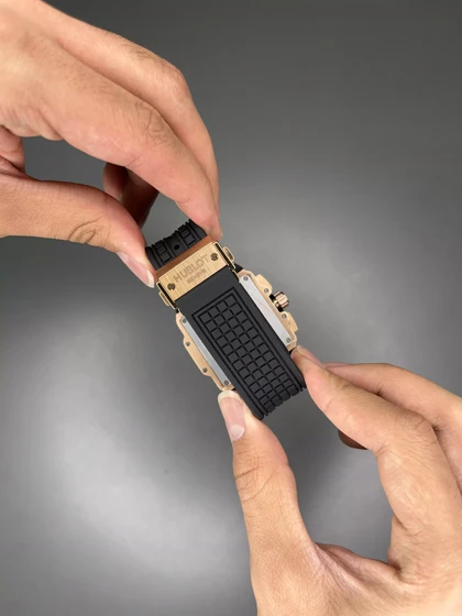 ساعت مچی اوبلو بند صفحه مربعی بند مشکی Hublot Square Bang Unico