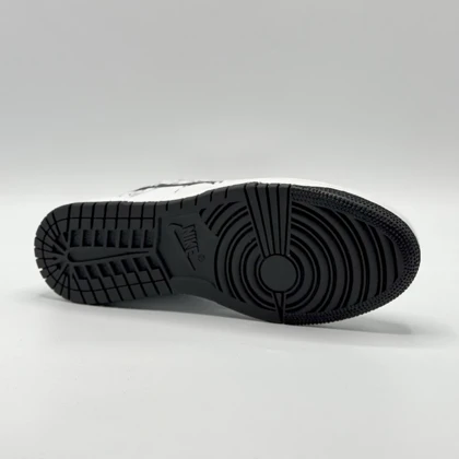 کتانی اسپرت مردانه مدل نایک جردن Nike رنگ سفید مشکی