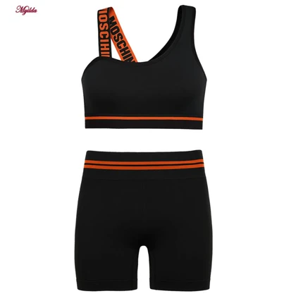 ست نیم‌تنه و شلوارک ورزشی زنانه مدل سیملس پشت چین‌دار کد 5562-2333