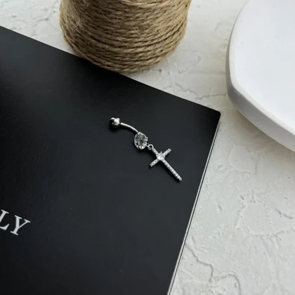 پیرسینگ ناف استیل طرح صلیب نگین‌دار
