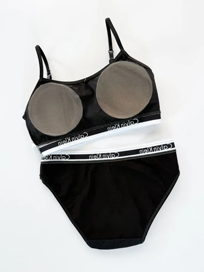 ست نیم‌تنه کاپ‌دار بندی و شورت اسلیپ نخ پنبه کلوین کلاین Calvin Klein