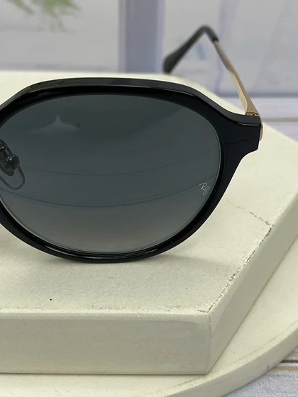 عینک آفتابی Ray-Ban مدل RB 7187D فریم ترکیب کائوچو و فلز، عدسی کریستال UV400