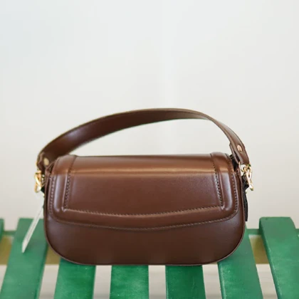 کیف دوشی پاسپورتی زنانه پکه دار