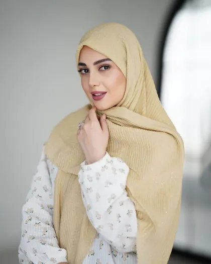 روسری پلیسه مربعی بدون اکلیل