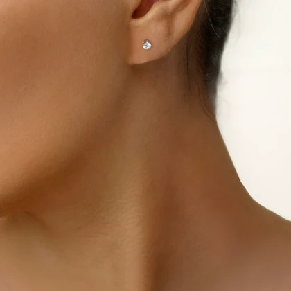 گوشواره میخی نگین رنگ سفید برند ژوپینگ