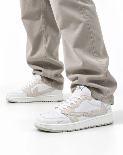 کفش کتانی مردانه مدل نایکی ترویس دیور سفید کرم Nike travis