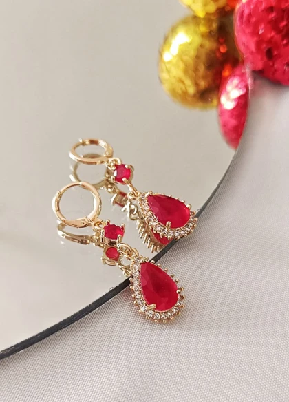 گوشواره نگین‌دار طرح طلا