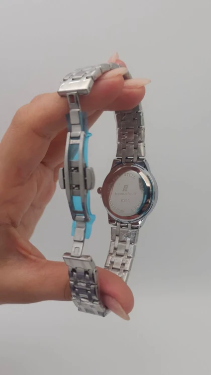 ساعت مچی زنانه اودمار پیگه Audemars Piguet با موتور کواتز و طراحی مینیمال