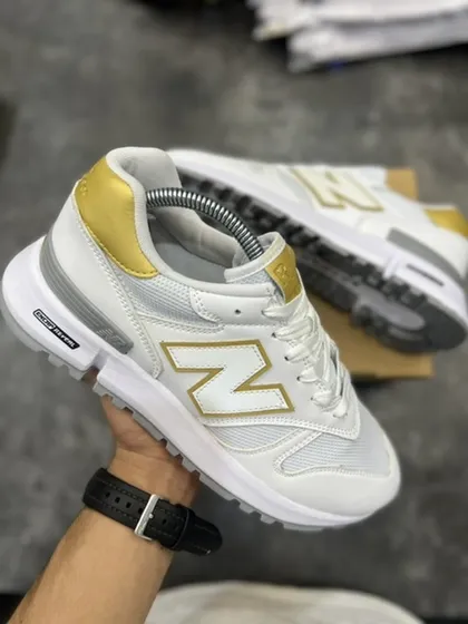 کفش(اورجینال) NB اسپرت نیوبالانس سفید خردلی فوق العاده با کیفیت و بسیار سبک {41تا44}