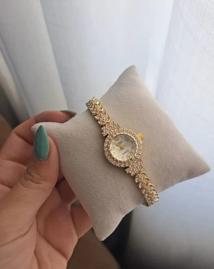 ساعت مچی زنانه نگین‌دار رنگ ثابت خاص وجذاب