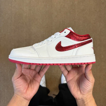 کتانی نایکی ایر جردن وان لو رابی Nike Air Jordan 1 Low SE Ruby