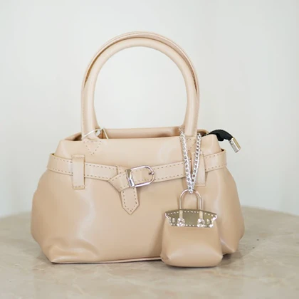 کیف دستی دخترانه با آویز کیف کوچک