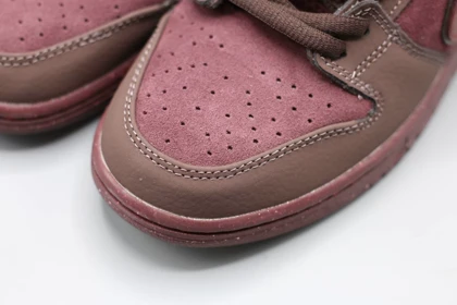 کتانی نایکی اس بی دانک لو برگندی/Nike sb dunk
