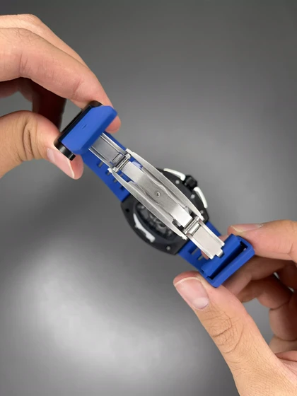 ساعت مچی ریچارد میل صفحه اسکلتون قاب کربن بند رابر آبی Richard Mille