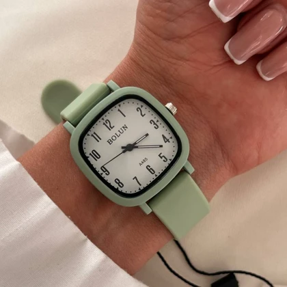 ساعت مچی زنانه برند بولون کلاسیک بند سیلیکون سبز ماچا