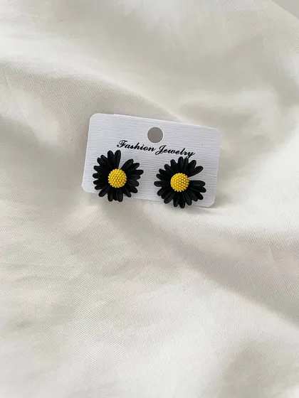 گوشواره بابونه