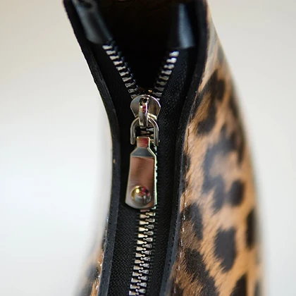 کیف زنانه طرح پلنگی مدل قایقی ترکیب جسارت و ظرافت در استایل روزمره