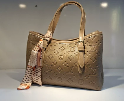 کیف زنانه LV کد 5024