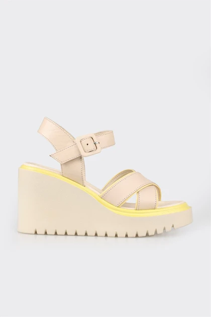 صندل زنانه اله elle