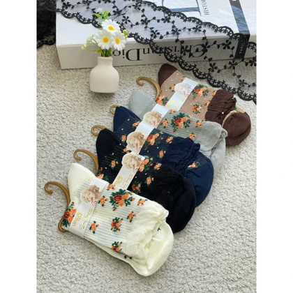 جوراب بلند گل‌گلی لبه چین