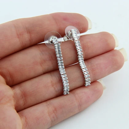 گوشواره زنانه مدل آویز نگین‌دار