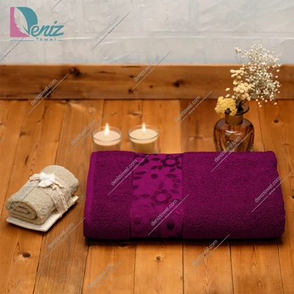 حوله حمامی طرح سورپرایز رنگ بنفش