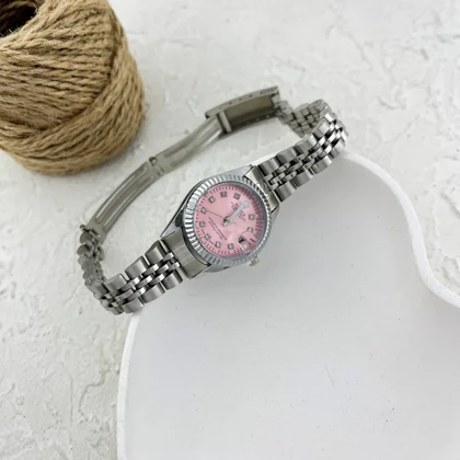 ساعت زنانه با طرح رولکس، ظرافت در دستان شما