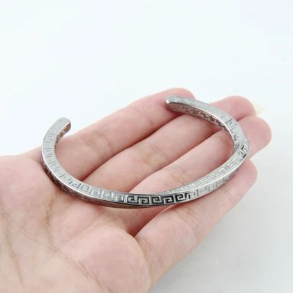 دستبند مردانه مدل بنگل ورساچه