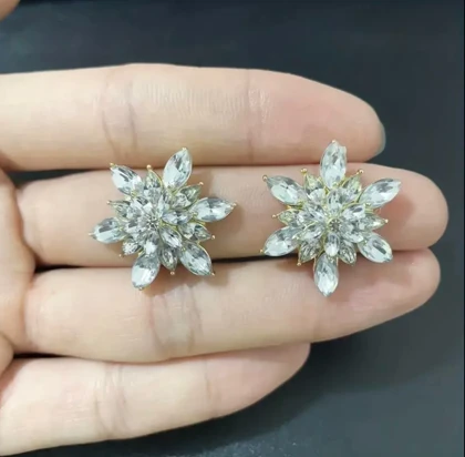 گوشواره طرح گل کریستالی