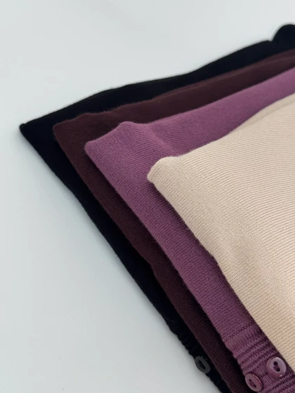 بافت یقه هفت جلو دکمه‌دار