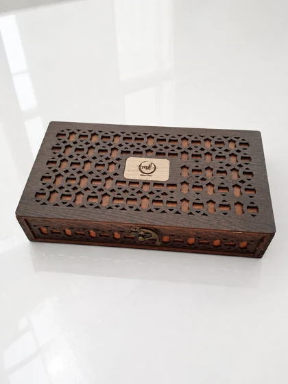 ست کیف جیبی و کمربند چرم طبیعی در جعبه چوبی po12