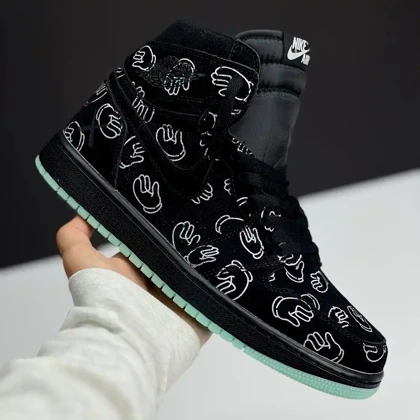 کفش نایک ایر جردن وان ساق‌دار کاز مشکی Nike Air Jordan 1 High KAWS Black