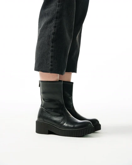 نیم بوت زنانه استرادیواریوس مدل Stradivarius Flat Ankle Boots - BTB95