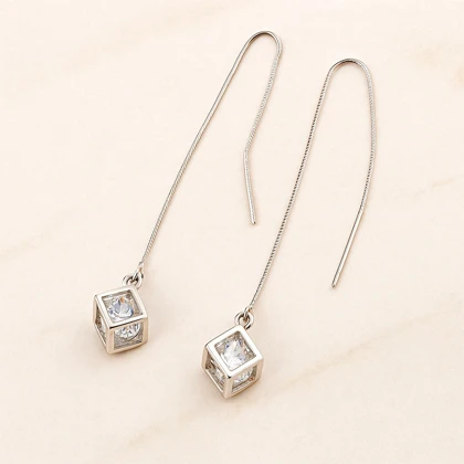 گوشواره زنجیری استیل زنانه با نگین مکعبی شفاف | سبک مدرن و خاص