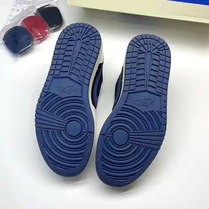 کفش نایک ایر جردن وان لو تراویس اسکات کرم سورمه‌ای Nike Air Jordan 1 Low Travis Scott Cream Navy