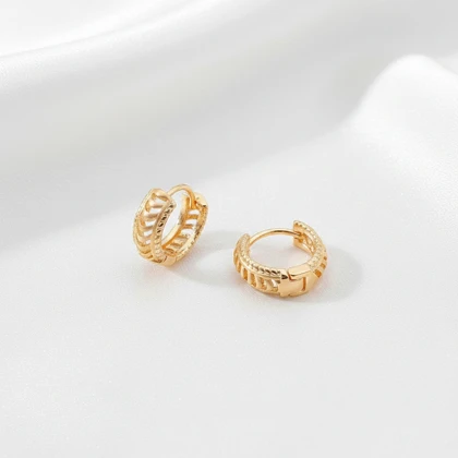 گوشواره حلقه‌ای ژوپینگ طرح هرمس H مشبک طلایی