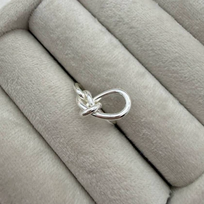 انگشتر گره نقره ای