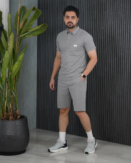 تی‌شرت و شلوارک یقه‌دار