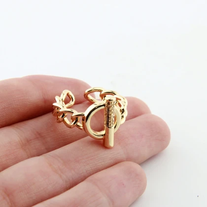 انگشتر زنانه طرح کارتیه نگینی