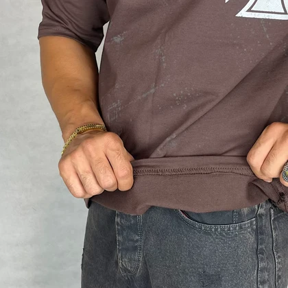 تیشرت باکسی مردانه چاپ پیستوله قهوه ای سنت لوئیس