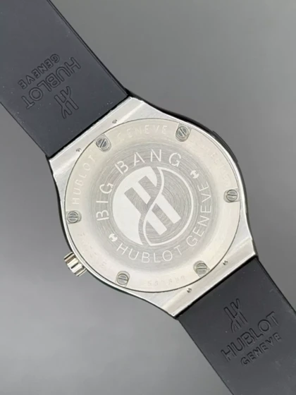 ساعت مچی اوبلو بند مشکی صفحه سفید فول نگین Hublot Classic Fusion