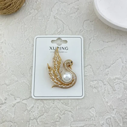 گل سینه زنانه ژوپینگ مدل سیگنل طرح قو نگین‌دار با مروارید مرکزی