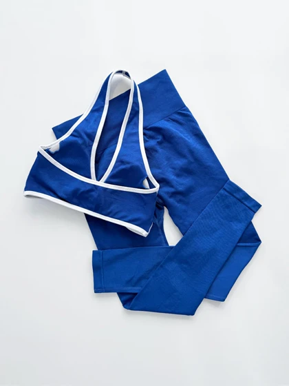 ست نیم‌تنه کاپ‌دار بند گردنی و لگ نواردوزی