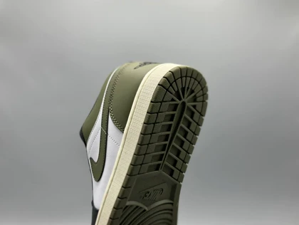 کتانی نایکی جردن1 لو بلک مدیوم اولیو/Nike Air Jordan1 low Black olive