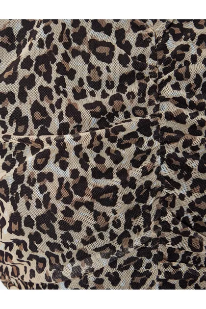 بلوز پارچه ابریشمی پلنگی طرح دار آستین کوتاه یقه خدمه 5WAL60014IK