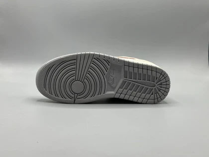 کتانی نایکی جردن1 لو لجند لایت کرم قهوه ای/Nike Air Jordan1 low Legend light