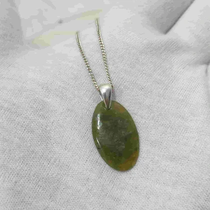 گردنبند سنگ زبرجد طبیعی با آویز نقره